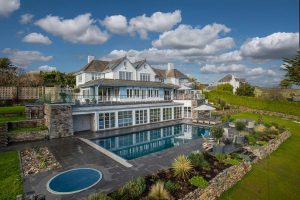 HC-exterior and pool